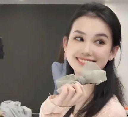 网红刘悦吃瓜是真的吗,真相揭秘还是炒作？  第2张